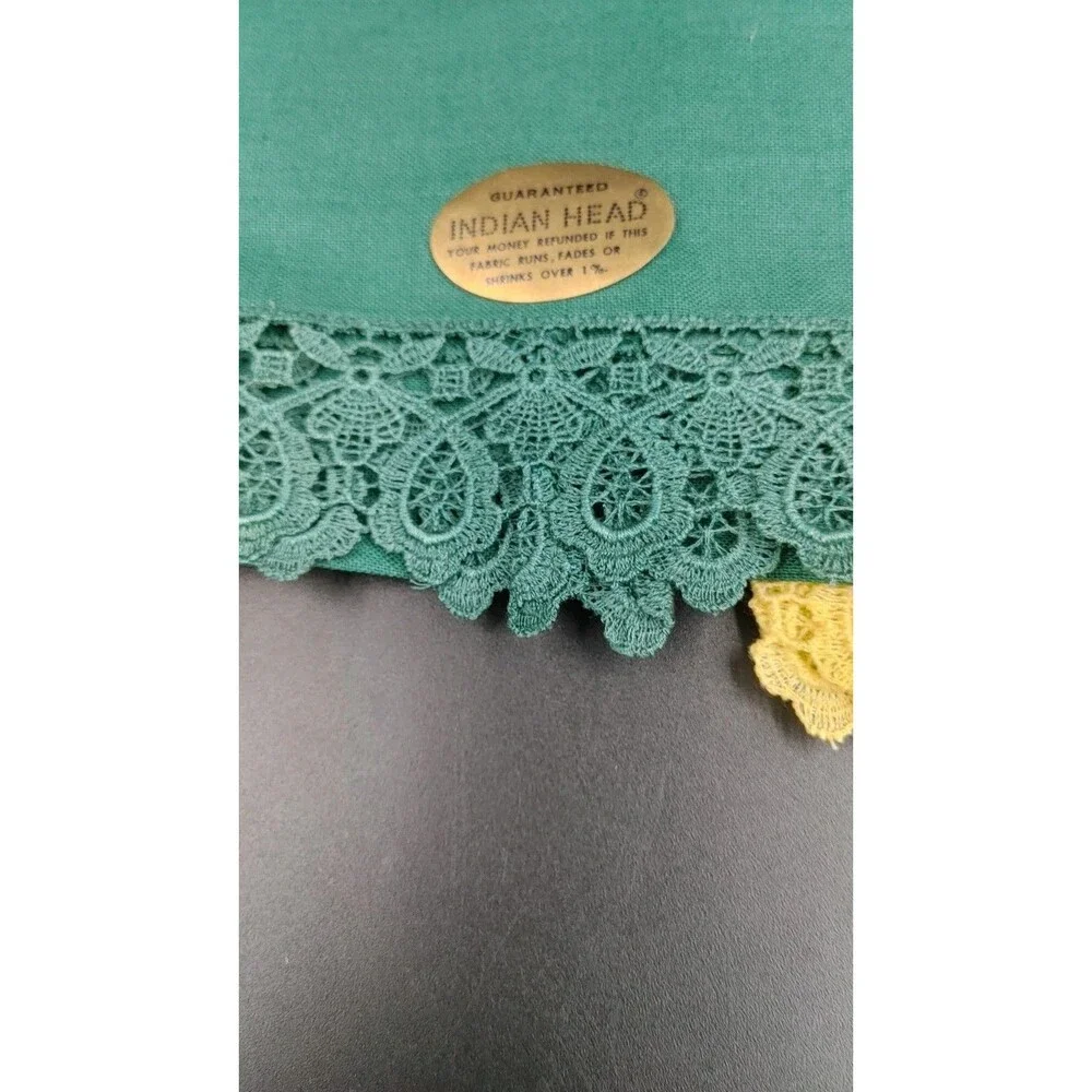 VTG New Mixed Pair 2 Indian Head Linen Napkins Green Yellow Lace Edge